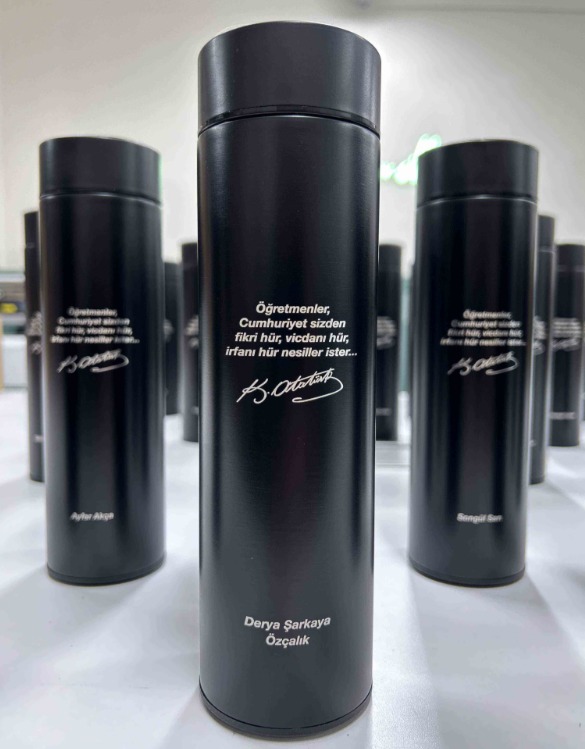 450 ML Isı Derecesi Gösteren Dijital Göstergeli Çelik Termos 432